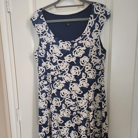 Dresses worn only once! - Picture 7 of 8